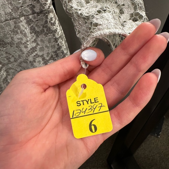 Kay Unger 3/4 sleeve lace dress in silver and white - Picture 3 of 4